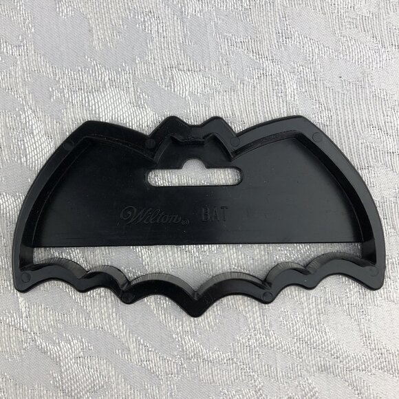 Halloween Party Baking Bundle—Oven Mitt, Cookie Cutters, Treat Wrappers NWT - Picture 14 of 16